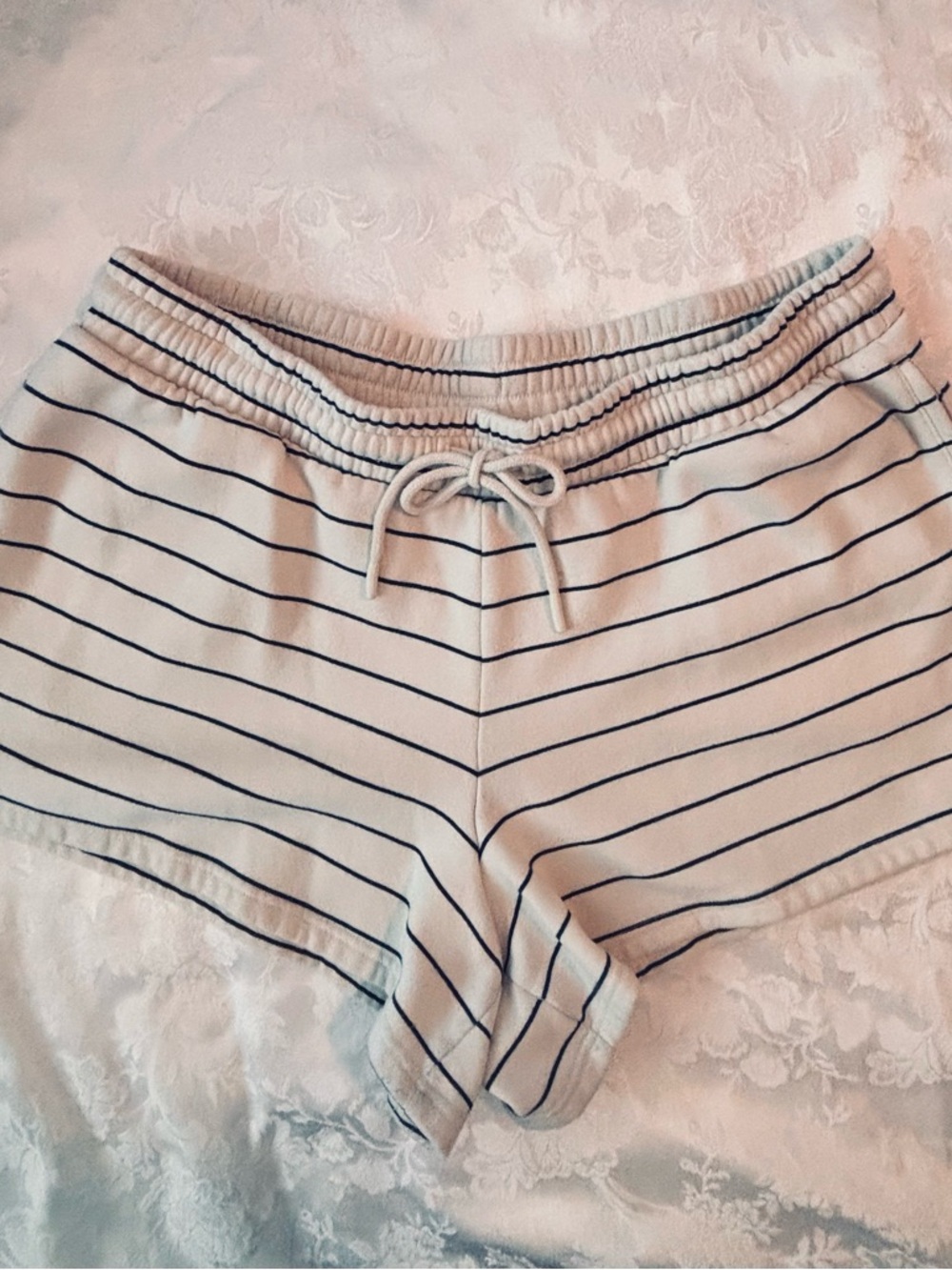 Universal Thread Cream and Navy Label Sweatshirt Shorts  XXL